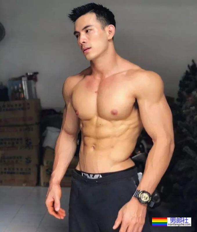 健身模特不仅身材火热 - 51虹马