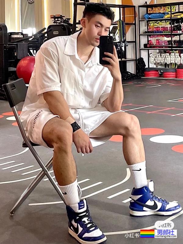 肌肉帅哥 - 51虹马