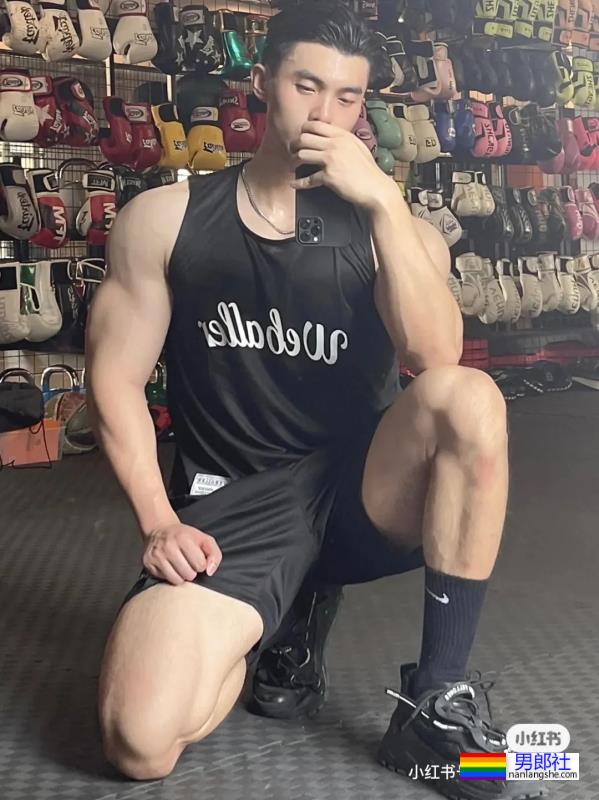 肌肉帅哥 - 51虹马