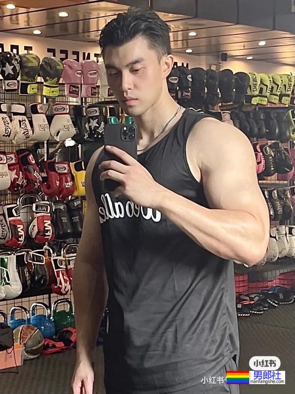 肌肉帅哥 - 51虹马