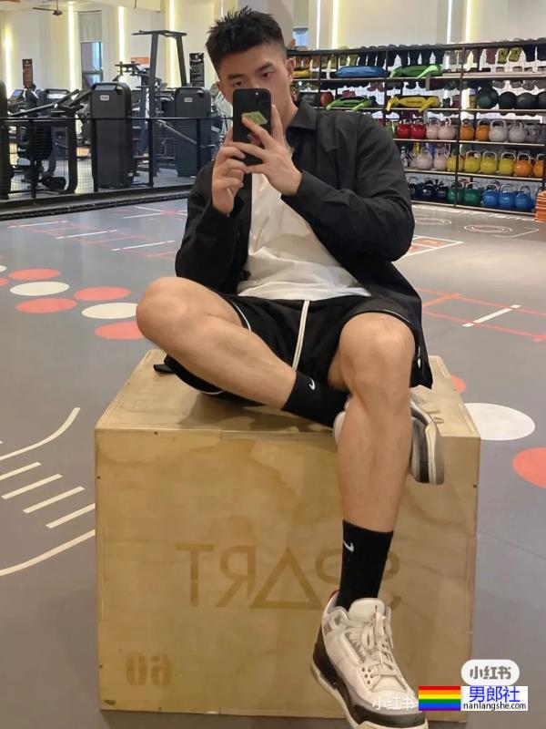 肌肉帅哥 - 51虹马