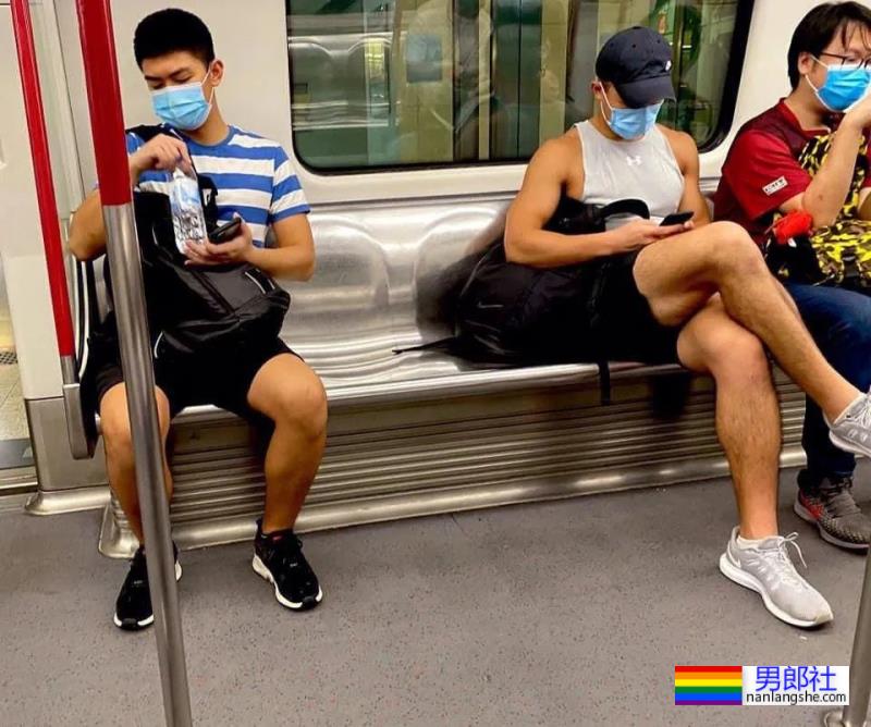 地铁抓拍之穿灰裤子的黑皮钻石高中生! - 51虹马 地铁抓拍之穿灰裤子的黑皮钻石高中生! - 51虹马