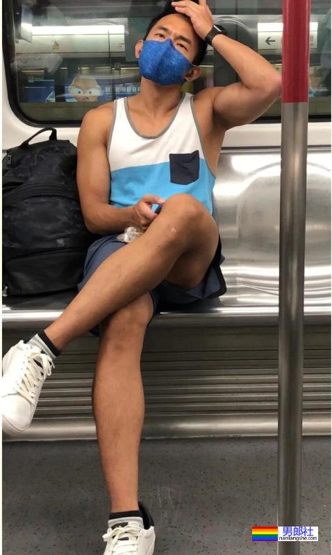 地铁抓拍之穿灰裤子的黑皮钻石高中生! - 51虹马 地铁抓拍之穿灰裤子的黑皮钻石高中生! - 51虹马