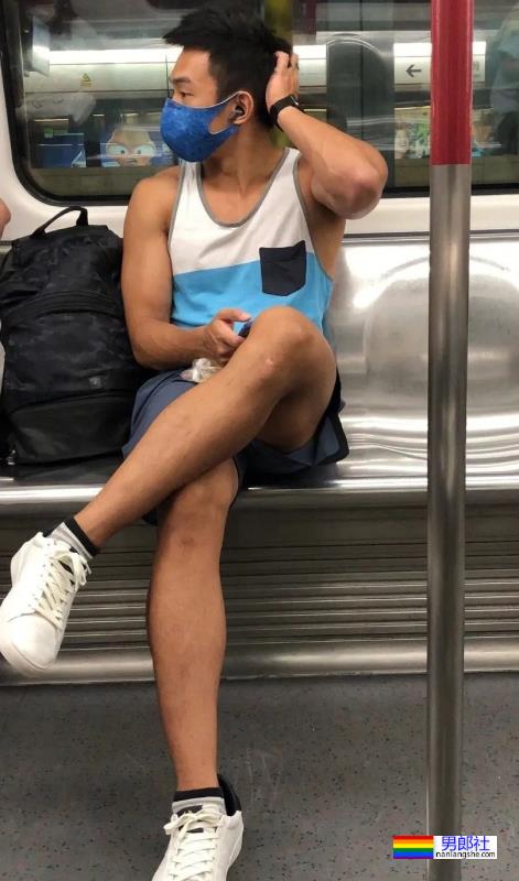 地铁抓拍之穿灰裤子的黑皮钻石高中生! - 51虹马 地铁抓拍之穿灰裤子的黑皮钻石高中生! - 51虹马