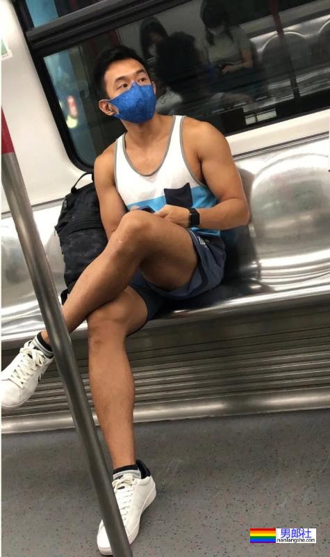 地铁抓拍之穿灰裤子的黑皮钻石高中生! - 51虹马 地铁抓拍之穿灰裤子的黑皮钻石高中生! - 51虹马