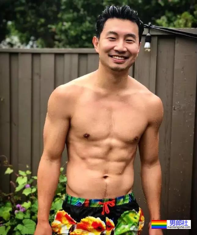 CK找了个东北中年大叔当男模，新拍的内裤写真引热议 - 51虹马