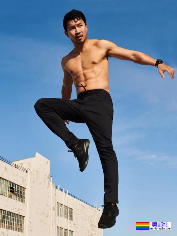 CK找了个东北中年大叔当男模，新拍的内裤写真引热议 - 51虹马