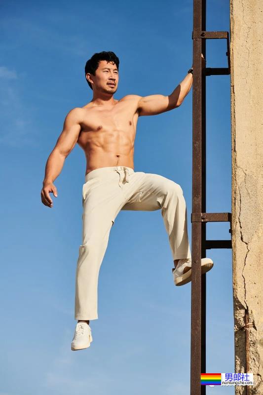 CK找了个东北中年大叔当男模，新拍的内裤写真引热议 - 51虹马