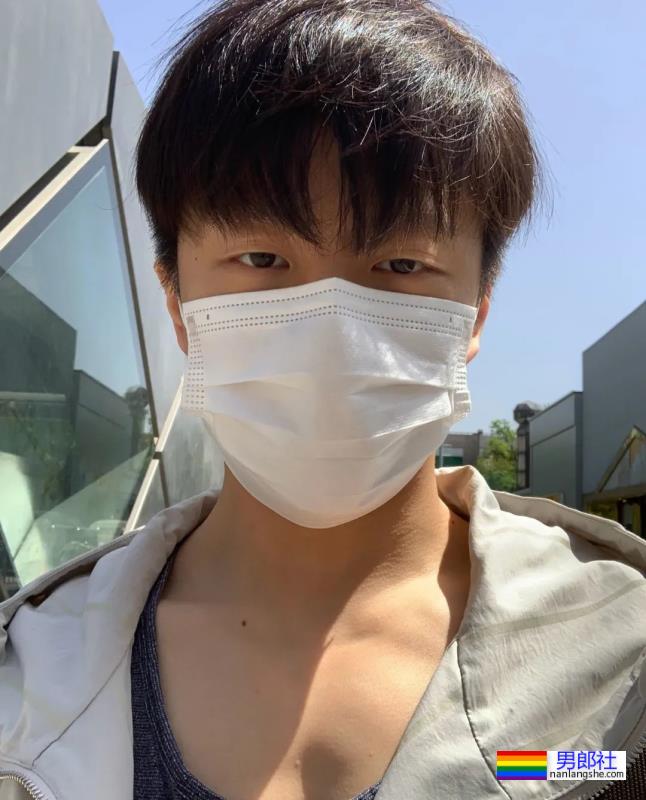 不输美国队长！体操冠军张宏涛因身材自拍照被判定违规…… - 51虹马