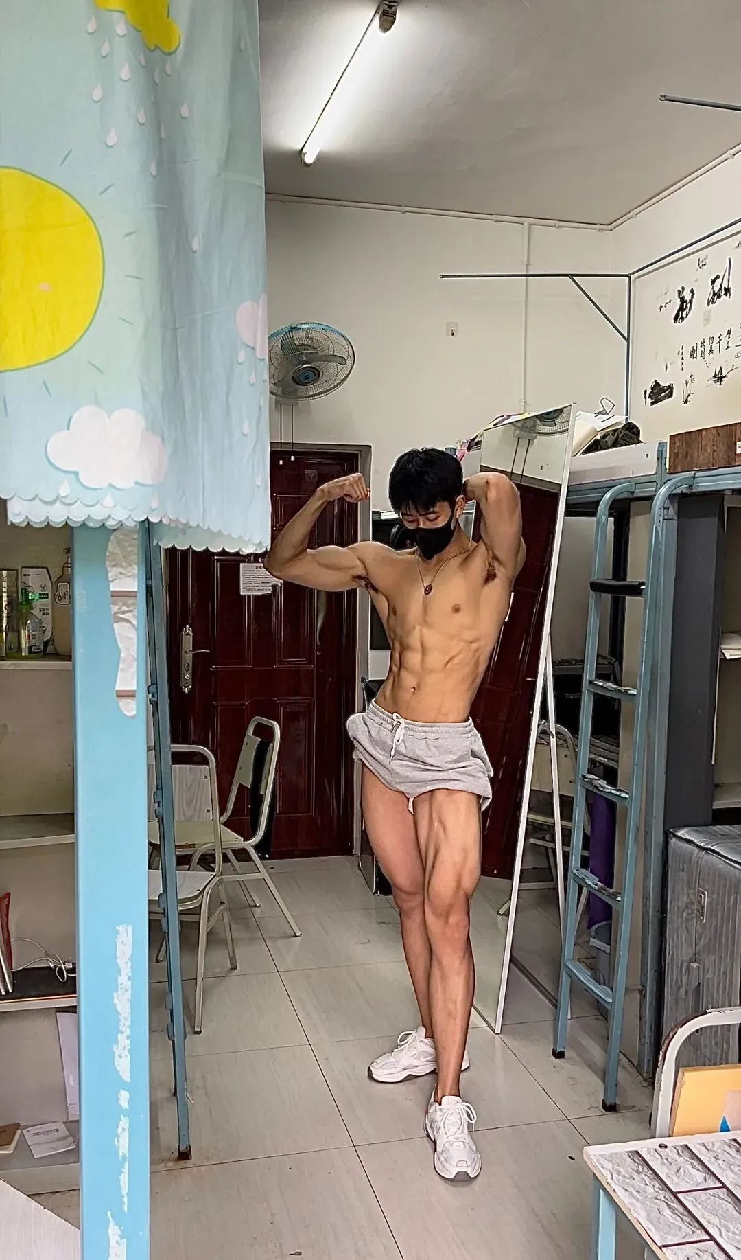 八块腹肌传媒学院健体生，这身材谁不喜欢 - 51虹马