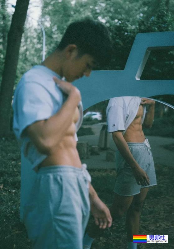 八块腹肌传媒学院健体生，这身材谁不喜欢 - 51虹马