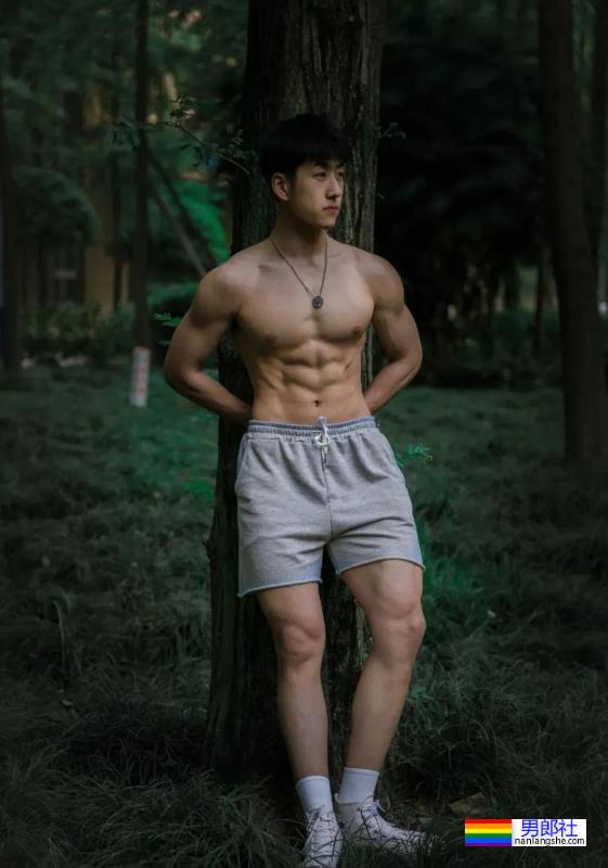 八块腹肌传媒学院健体生，这身材谁不喜欢 - 51虹马