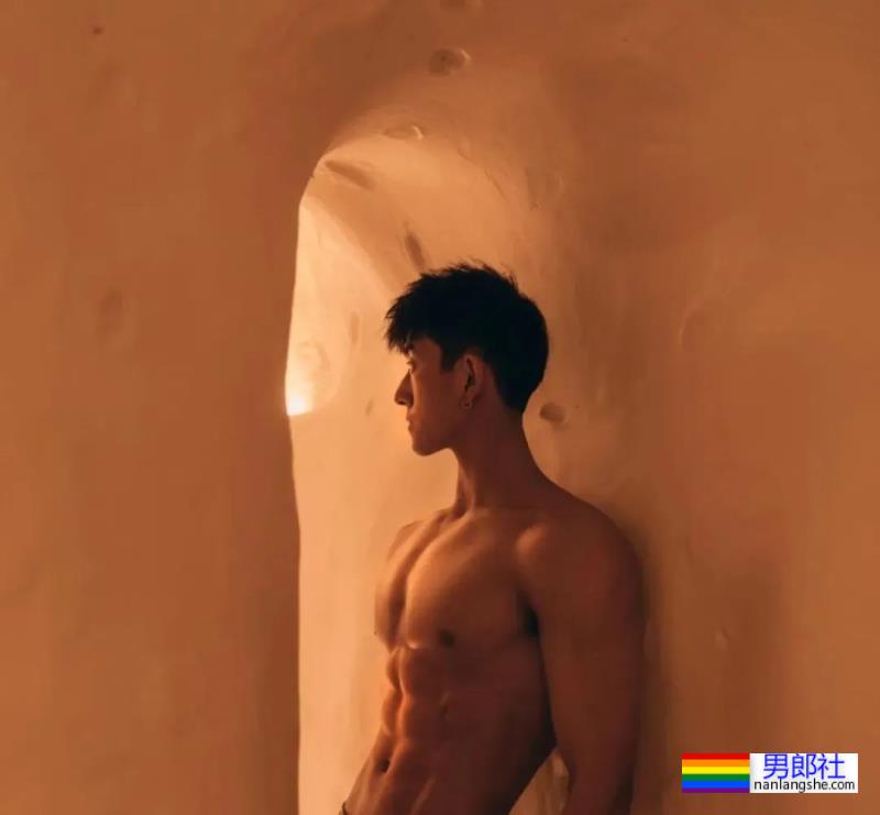 八块腹肌传媒学院健体生，这身材谁不喜欢 - 51虹马