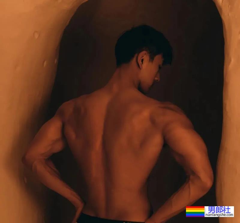 八块腹肌传媒学院健体生，这身材谁不喜欢 - 51虹马