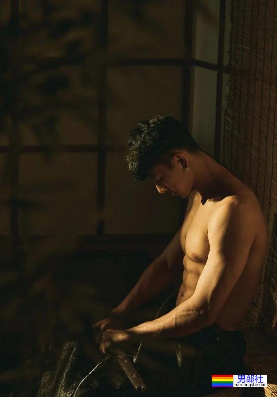 八块腹肌传媒学院健体生，这身材谁不喜欢 - 51虹马