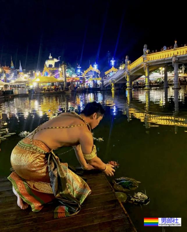 大胸肌帅哥实力爆表，真所谓伊人在水一方！ - 51虹马