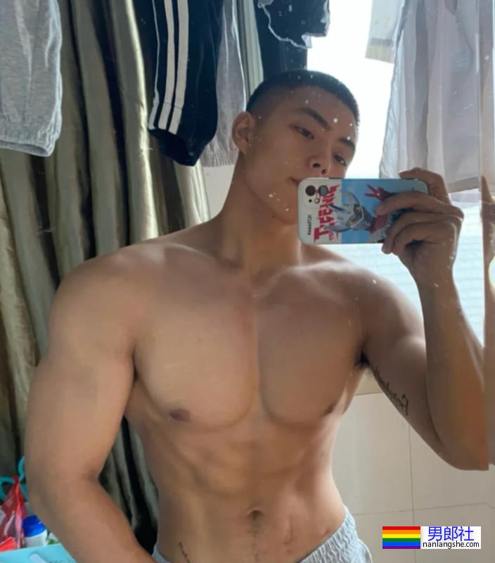 寸头体育生，肌肉太结实-51虹马