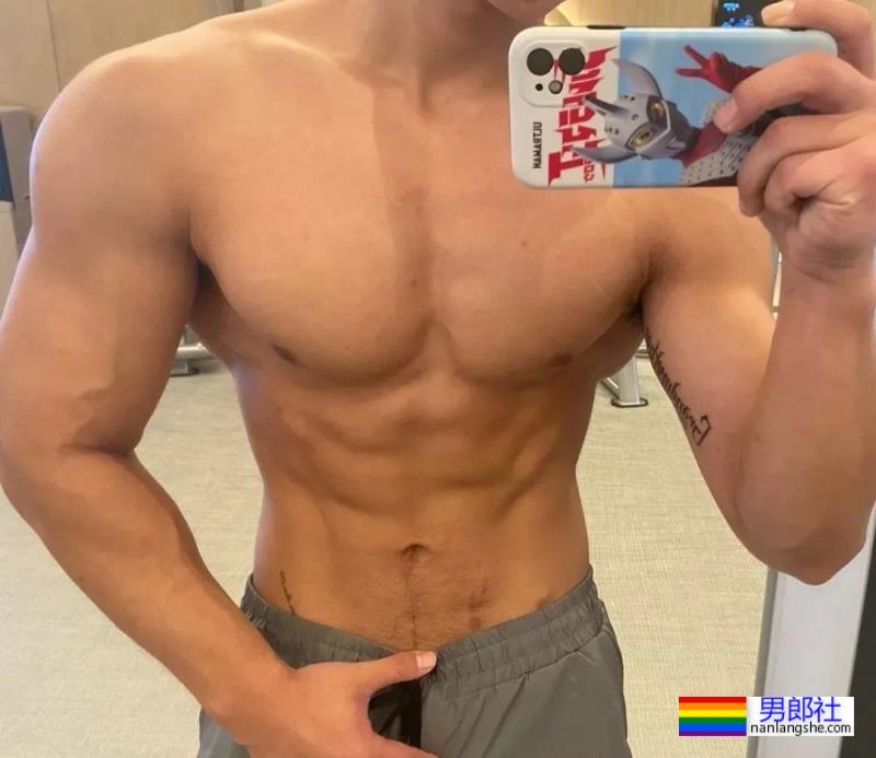 寸头体育生，肌肉太结实 - 51虹马