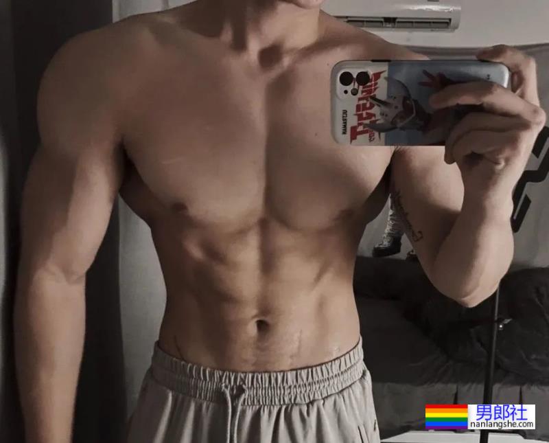 寸头体育生，肌肉太结实 - 51虹马