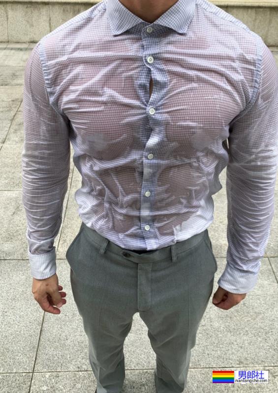 穿正装湿身的重庆帅哥找到了！说他奔4你敢信吗？-51虹马