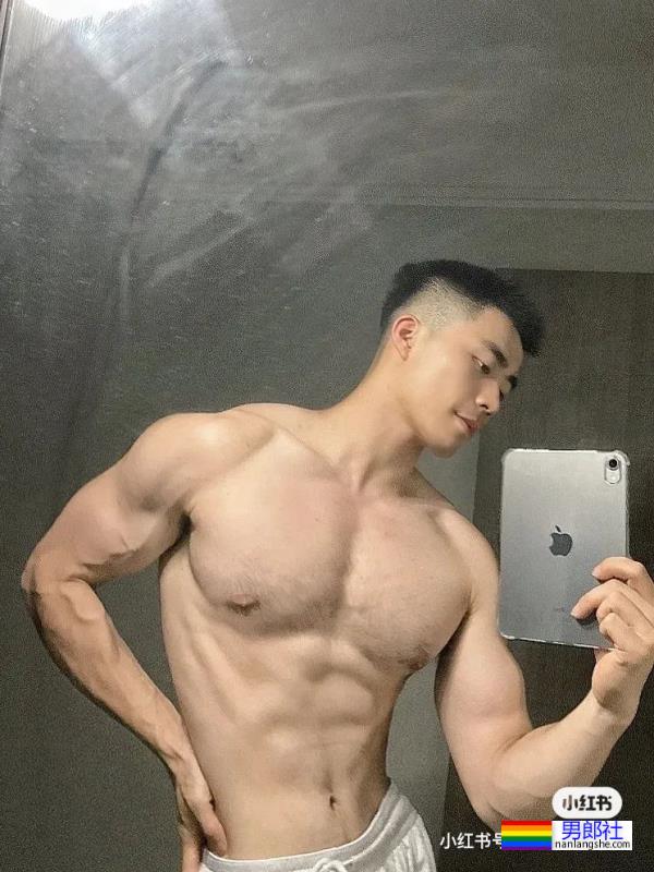 这样的公狗腰肌肉Boy，你爱吗？ - 51虹马