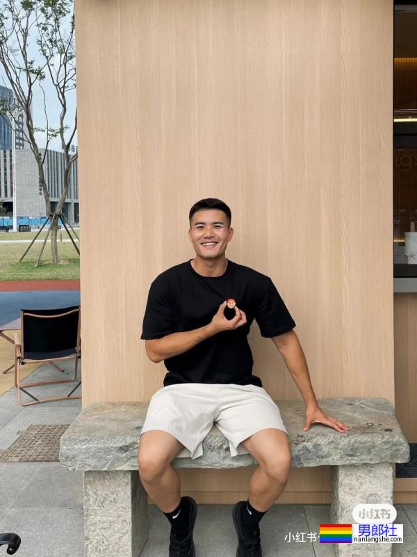 这样的公狗腰肌肉Boy，你爱吗？ - 51虹马