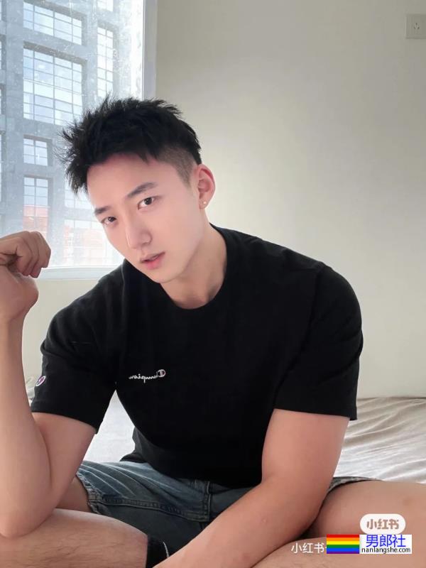 这样的公狗腰肌肉Boy，你爱吗？ - 51虹马