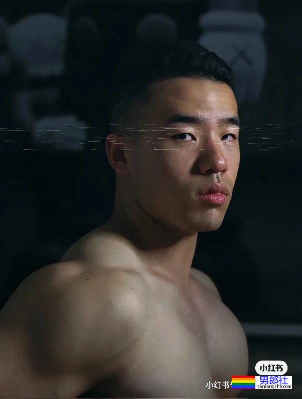 这样的公狗腰肌肉Boy，你爱吗？ - 51虹马