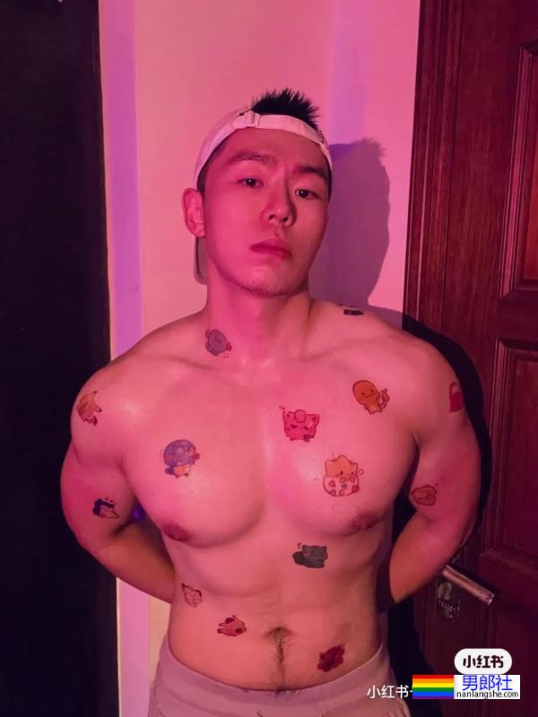 这样的公狗腰肌肉Boy，你爱吗？ - 51虹马