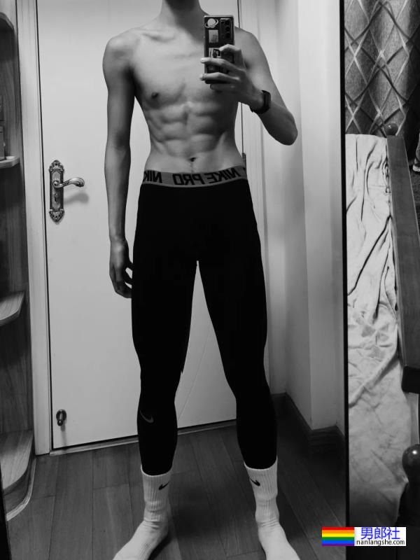 薄肌体育生的身材，太棒了 - 51虹马