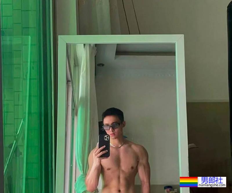 薄肌体育生的身材，太棒了 - 51虹马