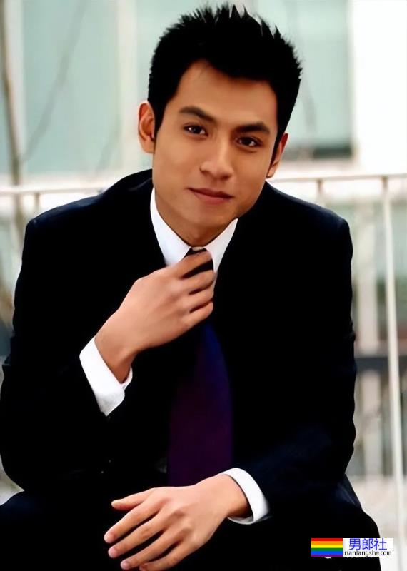 央视最帅主播胡悦鑫结婚了?现在变这样了!-51虹马