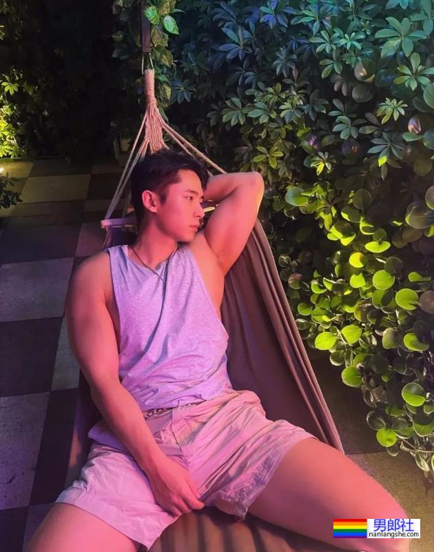 大胸肌的小哥哥,身材太可了-51虹马