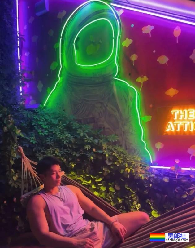 大胸肌的小哥哥，身材太可了 - 51虹马