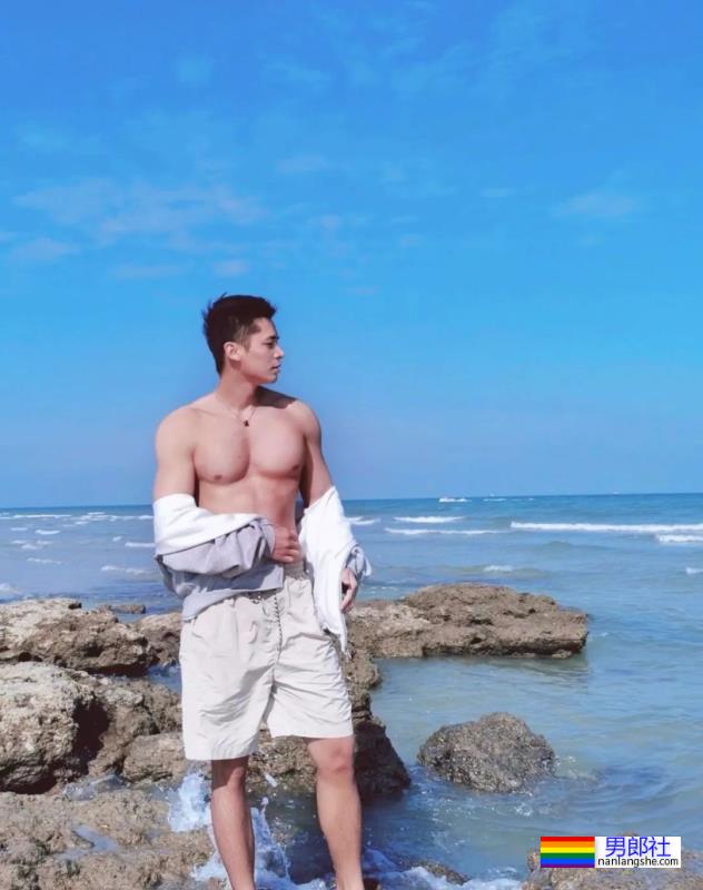 大胸肌的小哥哥，身材太可了 - 51虹马