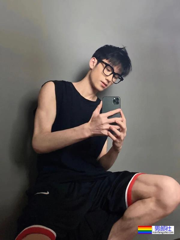 18岁清爽学弟真养眼-51虹马