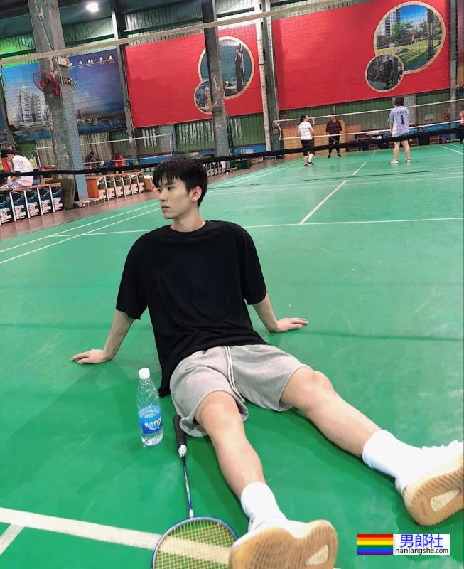 18岁清爽学弟真养眼 - 51虹马