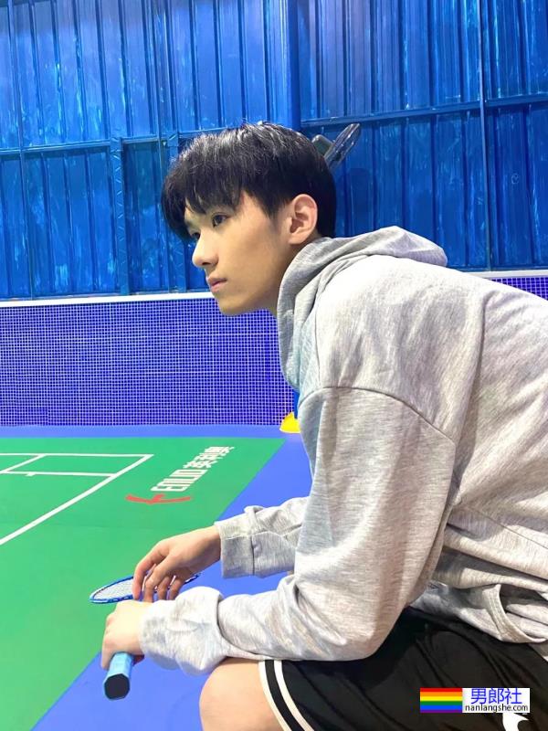 18岁清爽学弟真养眼 - 51虹马