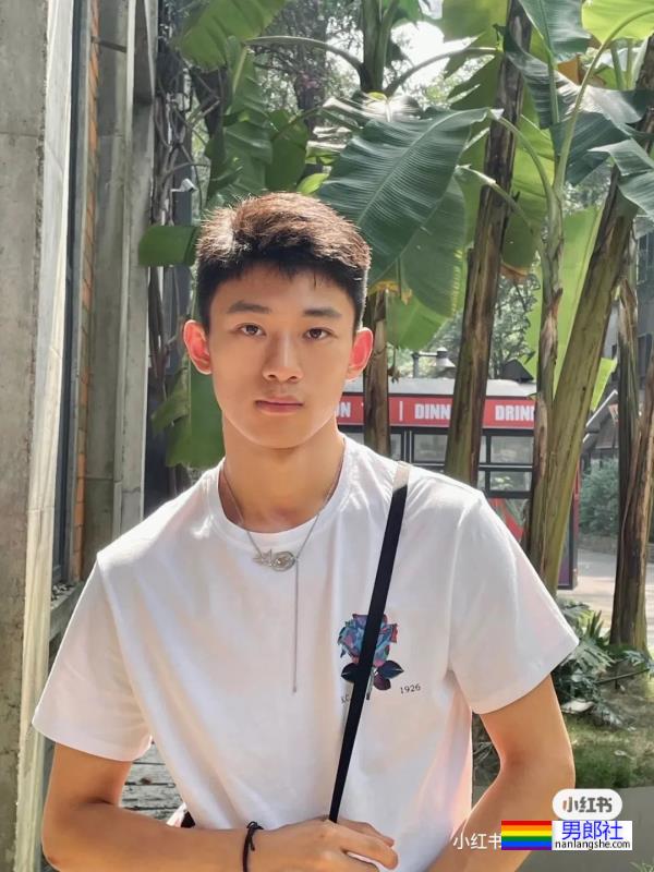 清新瑜伽男孩小哥哥-51虹马