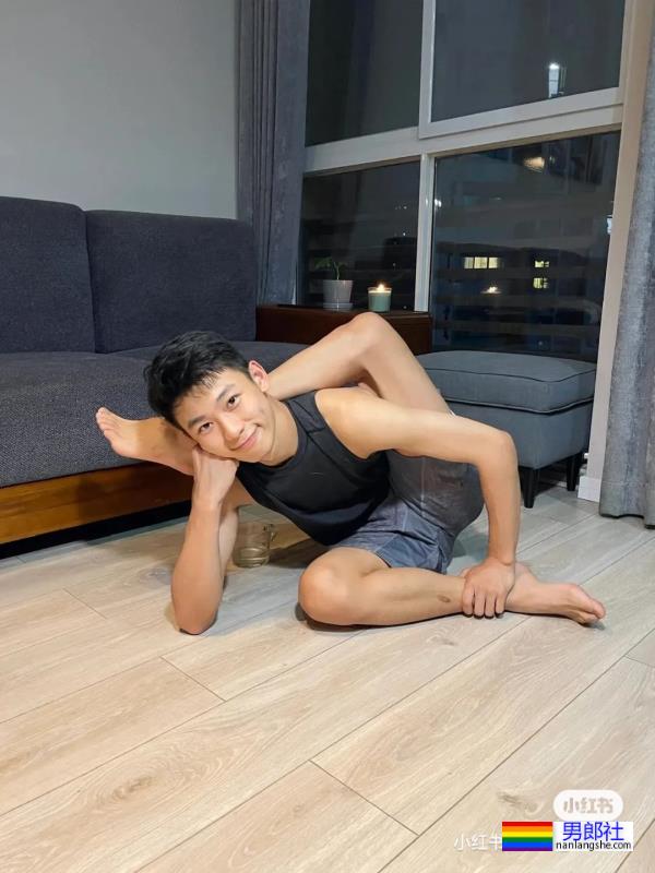 清新瑜伽男孩小哥哥 - 51虹马