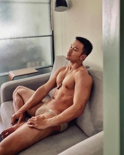 姿势一百分！热爱渔网装的辣个男人：freer - 51虹马