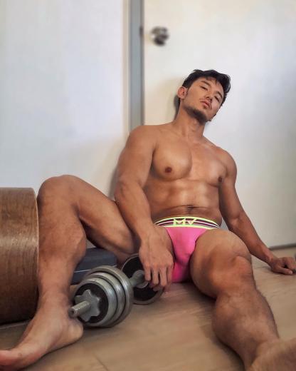 姿势一百分！热爱渔网装的辣个男人：freer - 51虹马