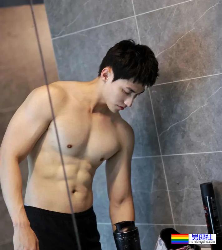 白到发光的小哥哥-51虹马