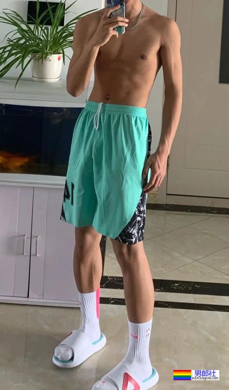 186CM 体育生 - 51虹马