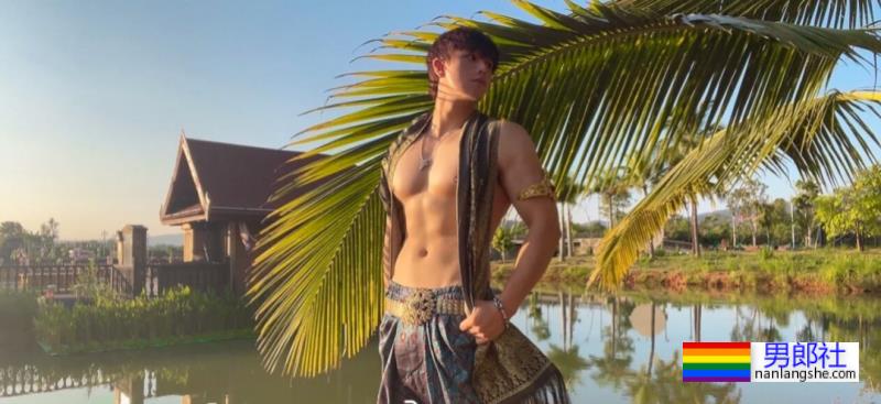 毛若懿最新硬照一览!如今网红帅哥都跑去西双版纳出片了?-51虹马