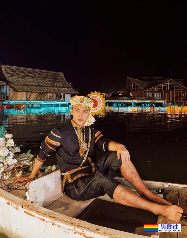 毛若懿最新硬照一览!如今网红帅哥都跑去西双版纳出片了? - 51虹马 毛若懿最新硬照一览!如今网红帅哥都跑去西双版纳出片了? - 51虹马