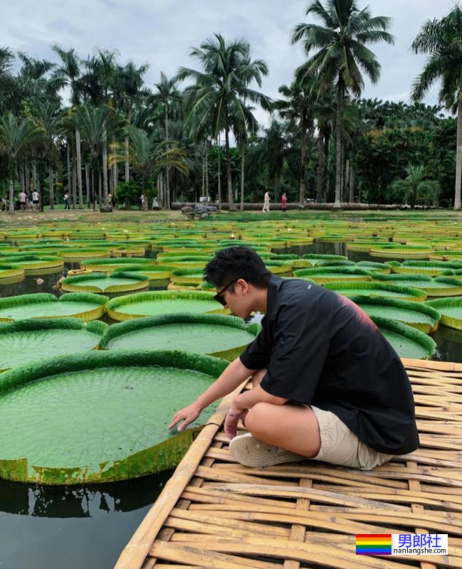 毛若懿最新硬照一览!如今网红帅哥都跑去西双版纳出片了? - 51虹马 毛若懿最新硬照一览!如今网红帅哥都跑去西双版纳出片了? - 51虹马