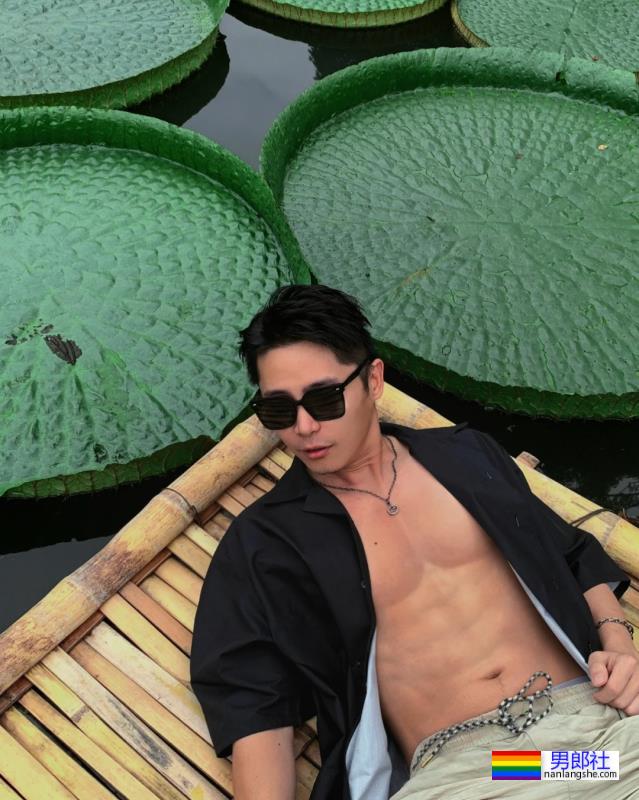 毛若懿最新硬照一览!如今网红帅哥都跑去西双版纳出片了? - 51虹马 毛若懿最新硬照一览!如今网红帅哥都跑去西双版纳出片了? - 51虹马