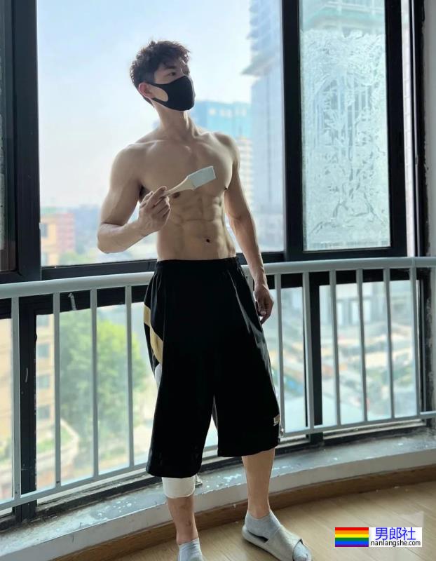 长腿鲜肉小哥，腹肌太性感！-51虹马