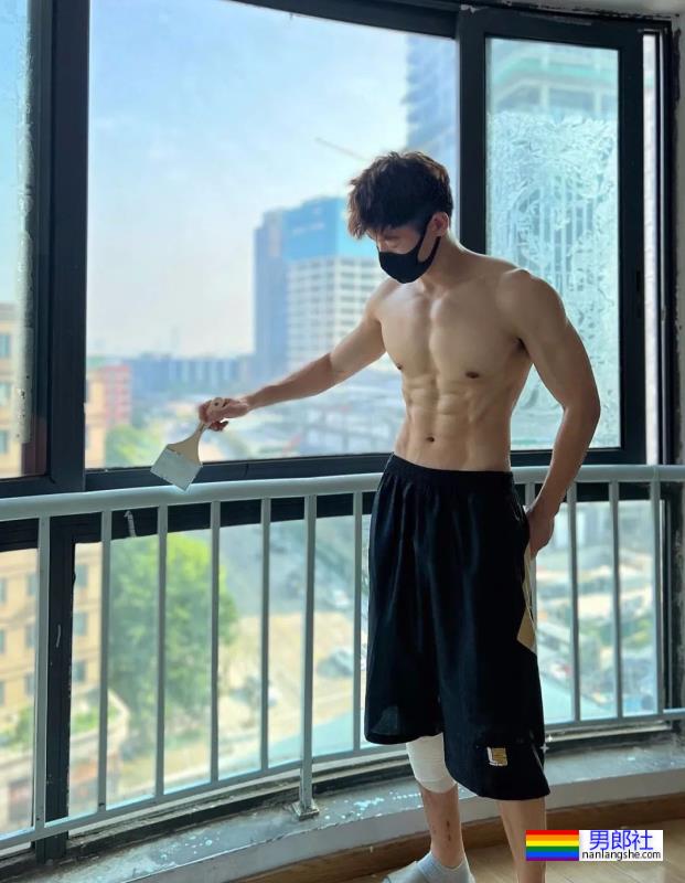 长腿鲜肉小哥，腹肌太性感！ - 51虹马